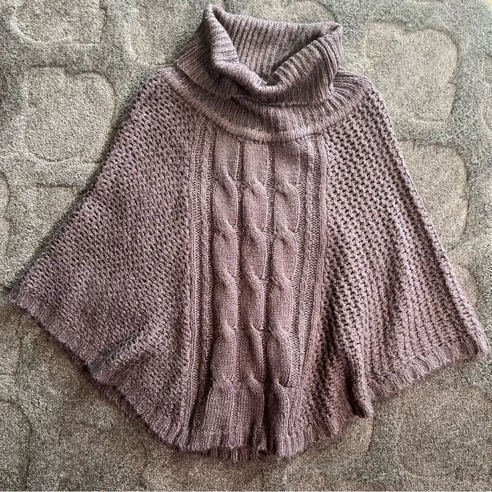 Chocolate brown knitted shaw 🤎 soft 🤎 great used condition 🤎 cowl neck